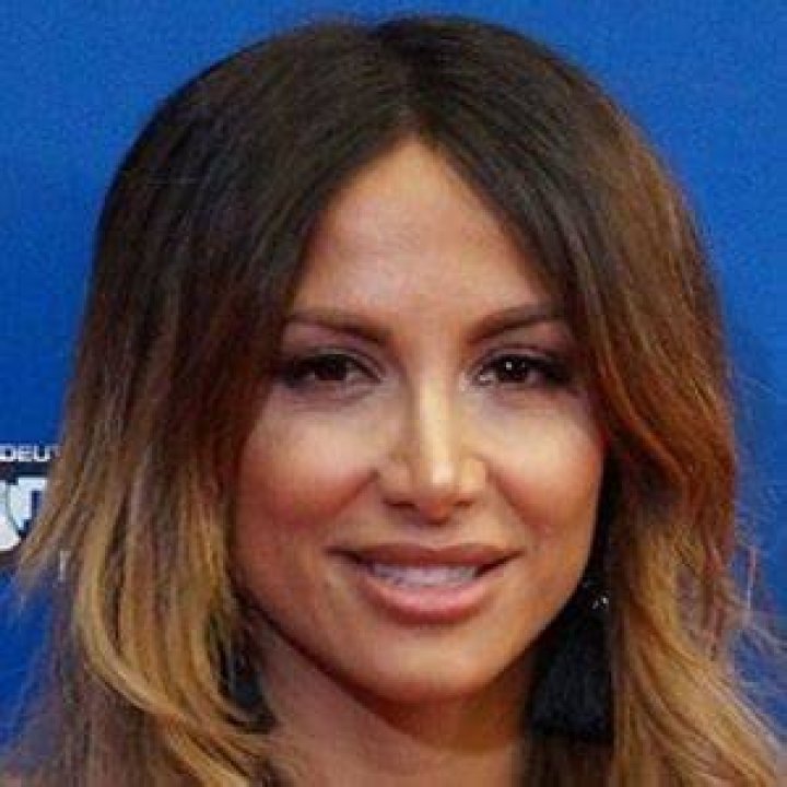 Enissa Amani - Age, Family, Bio