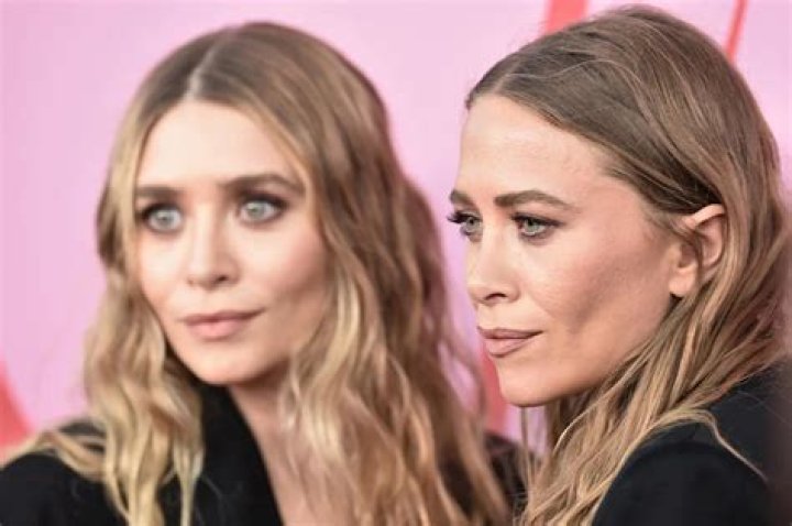 Fans not allow to talk to Olsen twins, must follow 9 rules at book signing