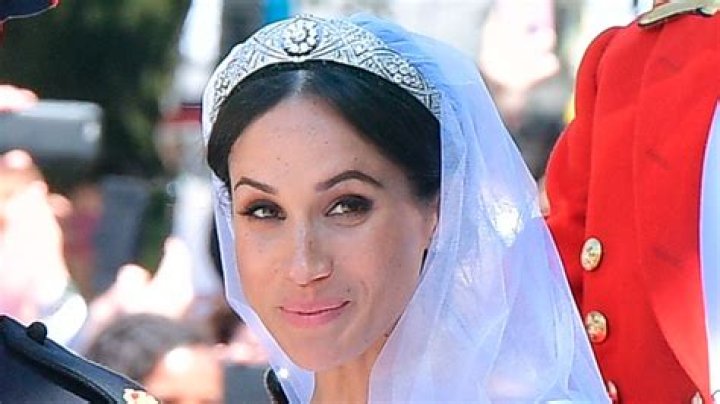 FF: Duchess Meghan never, ever demanded any tiara & she loved her bandeau tiara