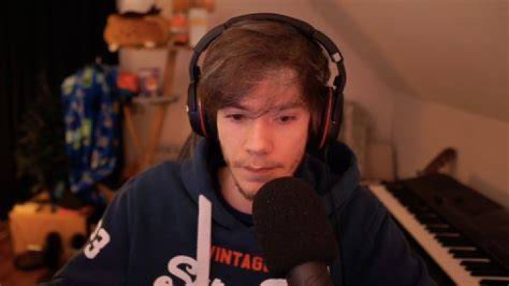 
Floris Damen – Fundy Height, Weight, Net Worth, Age, Birthday, Wikipedia, Who, Nationality, Biography 