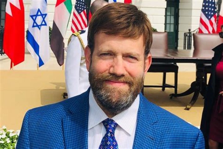 Frank Luntz Married, Wife, Gay, House, Net Worth, Trump, Fox News