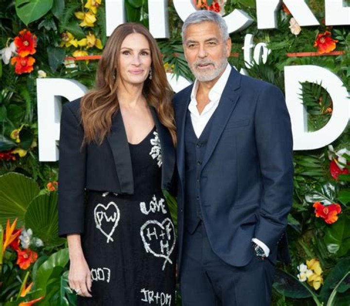 George Clooney & Julia Roberts explain why they never dated, not even in the ’90s