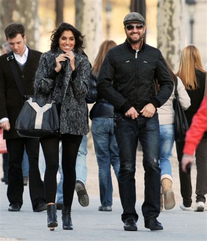 Gerard Butler is still in Paris, boning his hot new girlfriend
