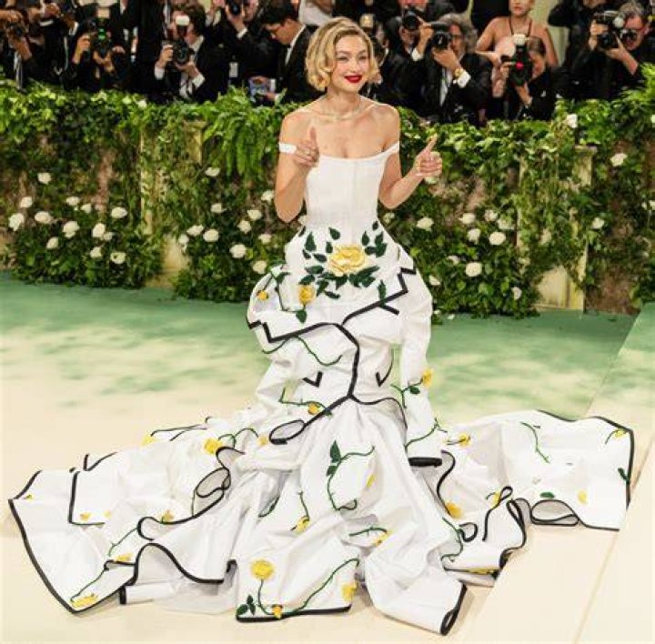 	Gigi Hadid wore an epic Thom Browne gown with 3D roses to the Met Gala	