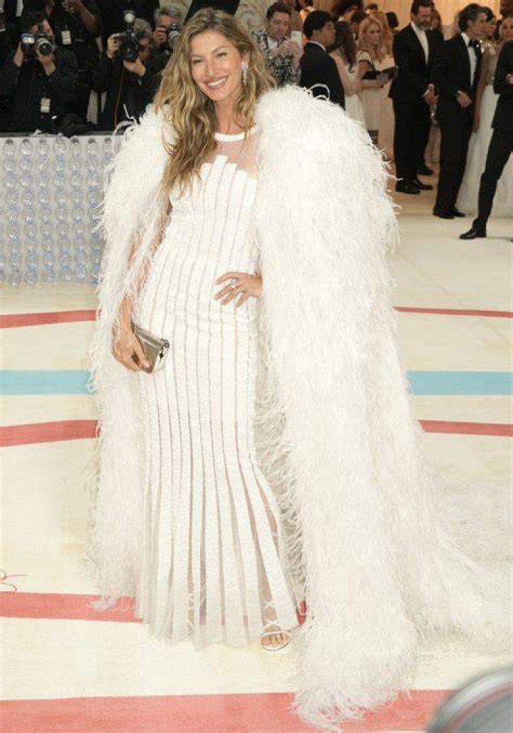 	Gisele Bundchen wore a 2007 Chanel gown for the Met Gala: boring or cool?	