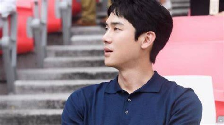 
“He kept thinking of her and wanting to care for her” – Yoo Yeon-seok dishes on his character in The Interest of Love and more 