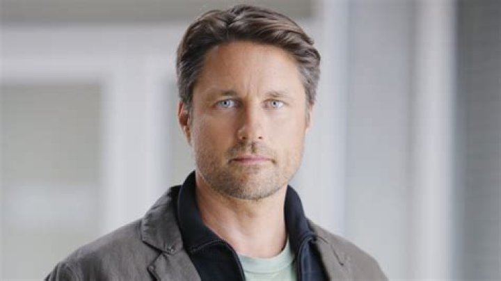 Helen Randag's Dating an Grey's Anatomy Star, Martin Henderson Since 2017. Know About their Love Life