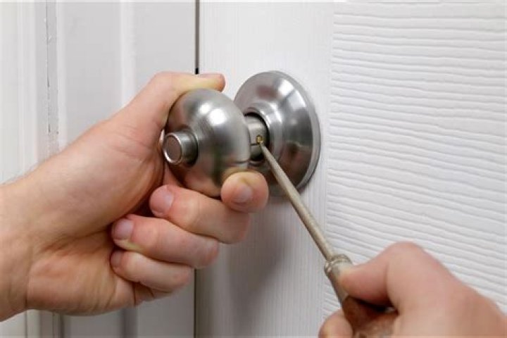 How do you fix a broken oven door handle?