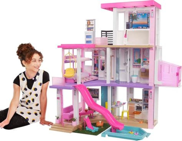 How long does it take to put together the Barbie Dreamhouse?