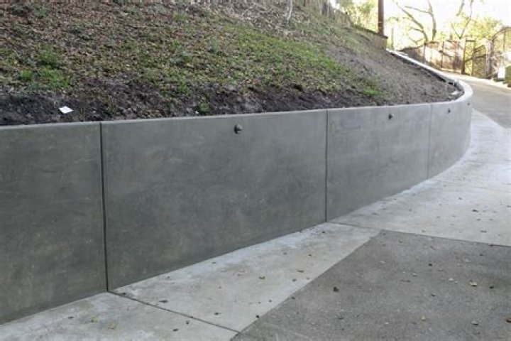How much does a block wall cost in California?