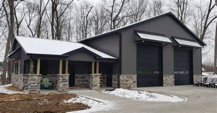 How much does it cost to build a pole barn in Michigan?
