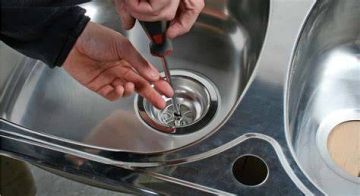 How much does it cost to replace a kitchen sink strainer?