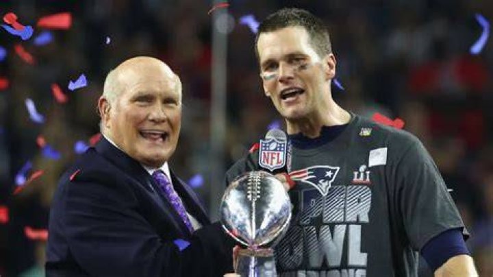 How Much Does Terry Bradshaw make a year?