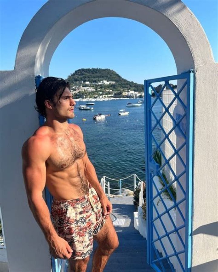 Hugo Helmig Height, Weight, Net Worth, Age, Birthday, Wikipedia, Who, Instagram, Biography