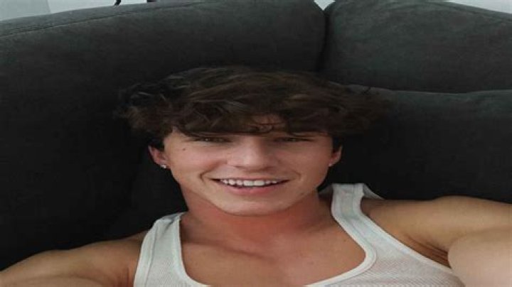 Hunter Rowland Bio (Wiki) 