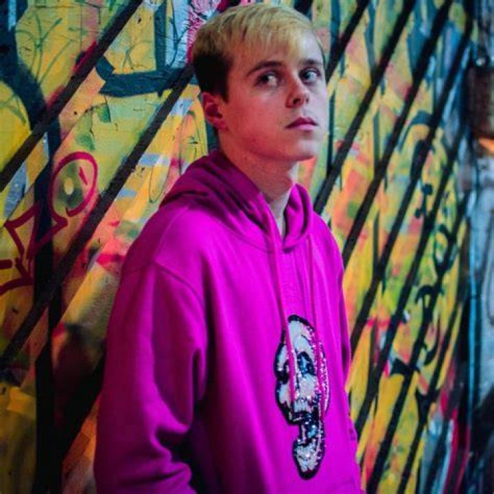 
ImAllexx’s Biography: Is he actually gay? Who is he dating? 