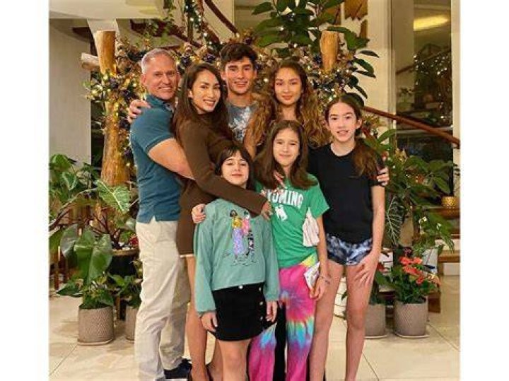 Ina Raymundo - Age, Family, Bio