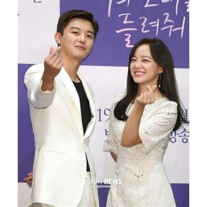 Is Famous South Korean Actor, Yeon Woo-jin In a Relatonship Or Single? Know About His Love Life