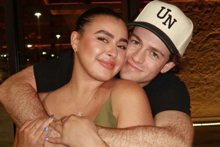 Is Kalani Hilliker dating a fellow dancer boyfriend? She has revealed about him on Twitter and Instagram