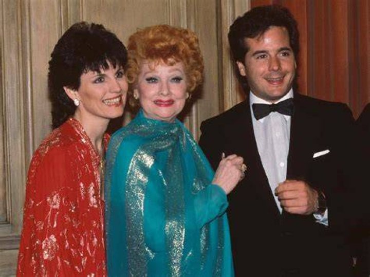 Is Lucie Arnaz a lesbian?