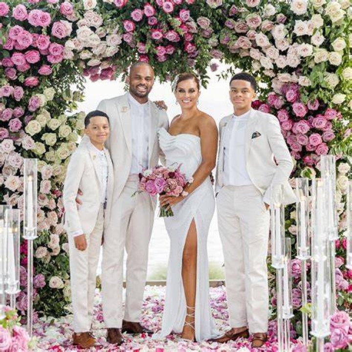 Is Robyn Parks Gay Or Lesbian? Robyn Parks Boyfriend/ Husband