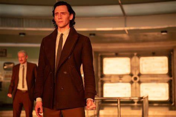 Is Tom Hiddleston coming across like an ‘opportunist’ with this Tiddles mess?