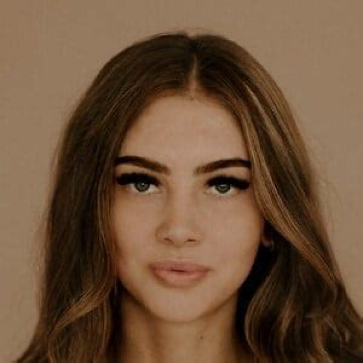 Izzy Rocha - Age, Family, Bio