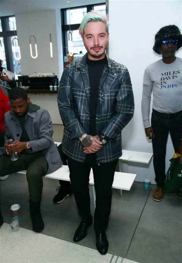 J Balvin Height - CelebsHeight.org