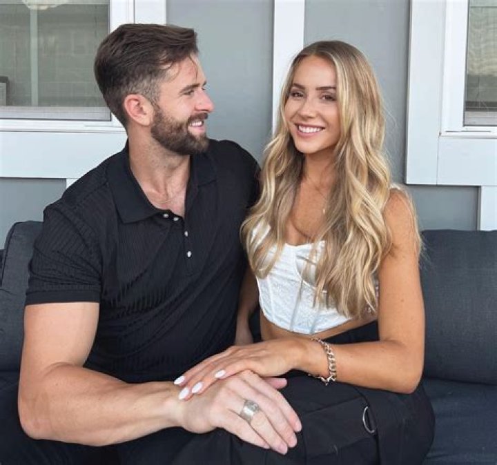 Jed Wyatt is dating Ellen Decker and is in self-isolation with her!