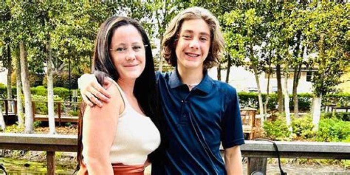 Jenelle Evans Reveals Son is in Hospital
