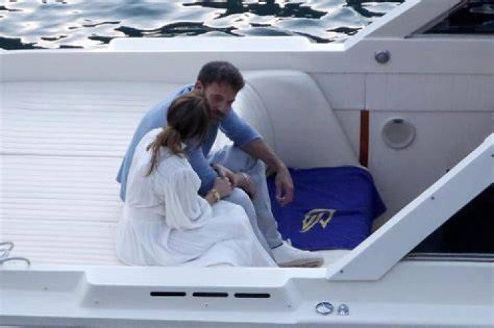 Jennifer Lopez & Ben Affleck are in Como, Italy for their honeymoon