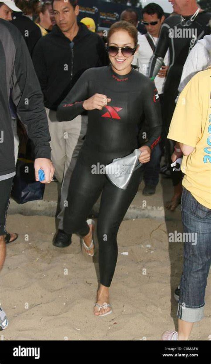 Jennifer Lopez to do triathlon on 9/14, says twins sleep through night