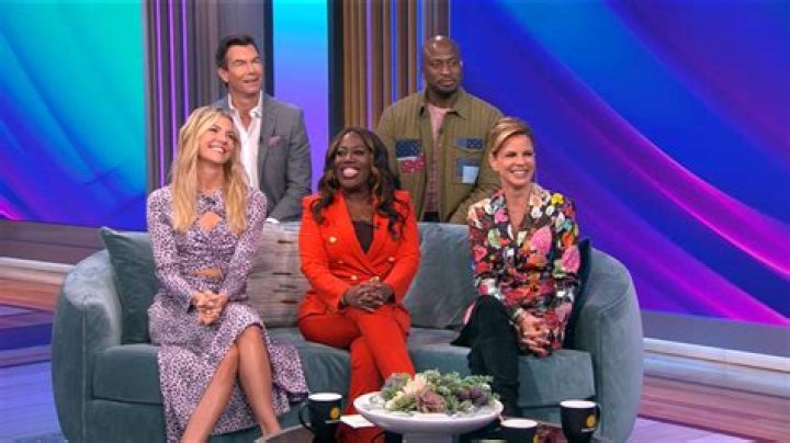 Jenny McCarthy is Lining Up a New Talk Show after The View Exit