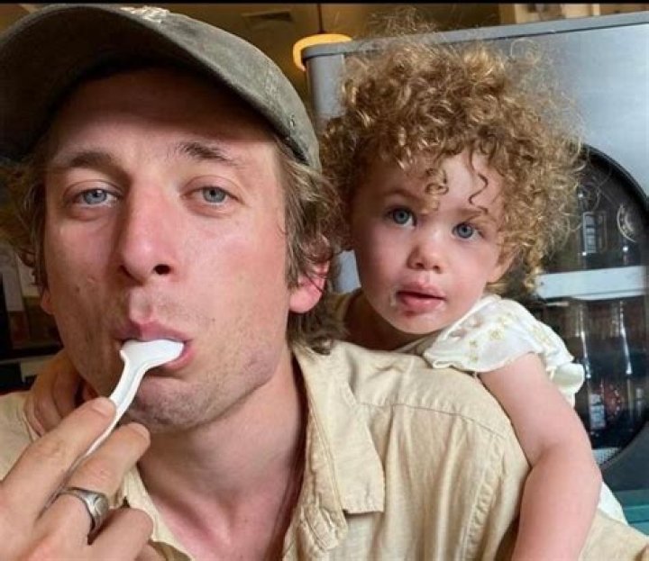 Jeremy Allen White - Age, Family, Bio