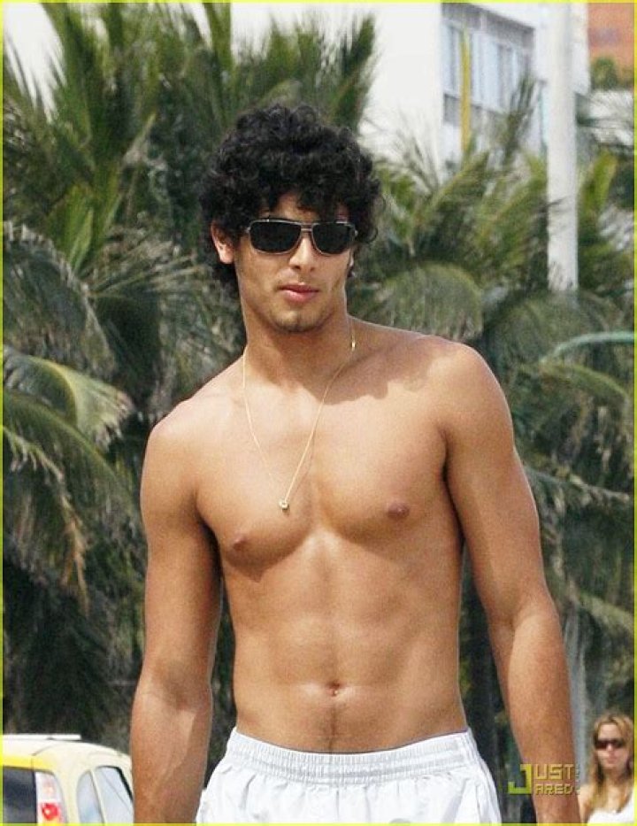 Jesus Luz shirtless