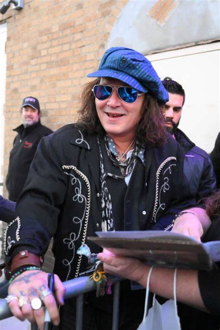 Johnny Depp is happy he didn’t start a family with anyone but Vanessa Paradis