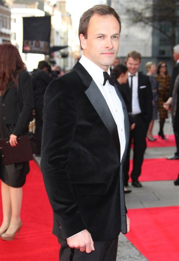 Jonny Lee Miller looks hot, wins Olivier Award, doesn’t discuss his ex-wife