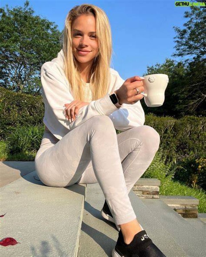 Julie Stewart-Binks Height, Weight, Net Worth, Age, Birthday, Wikipedia, Who, Instagram, Biography