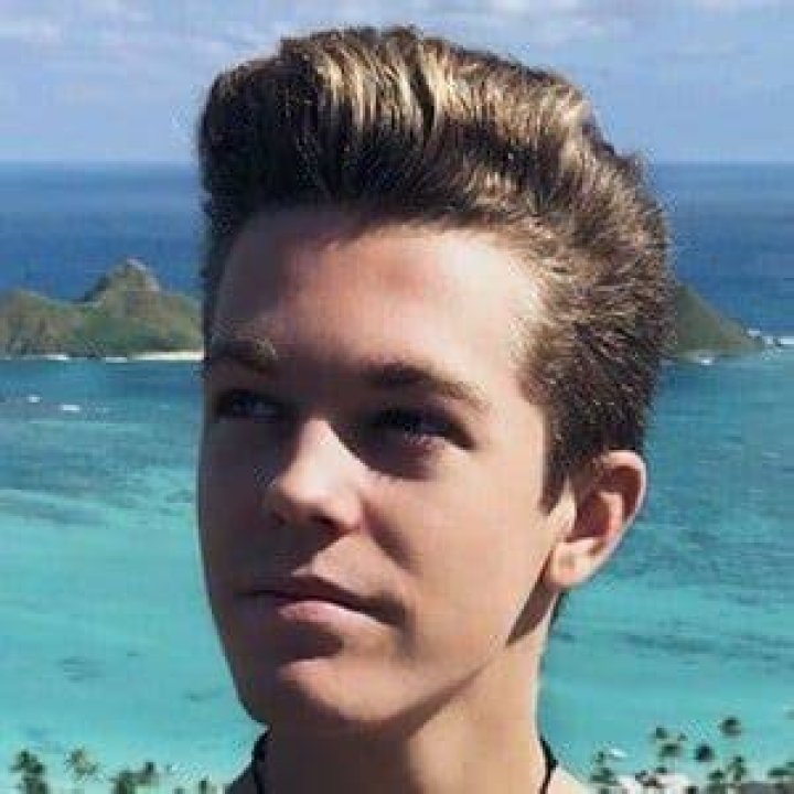 Julien Azelart - Age, Family, Bio