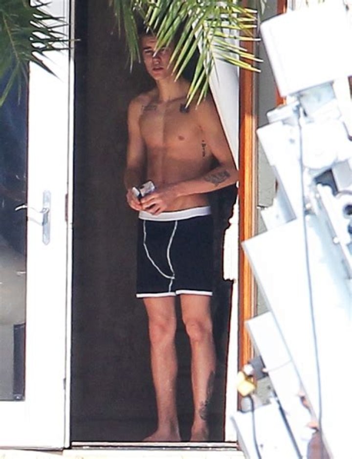 Justin Bieber copped a feel off of a young fan in Florida: creepy or funny?