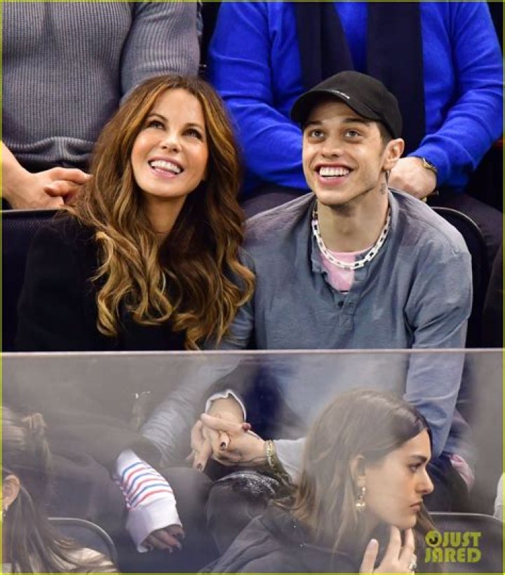 Kate Beckinsale & Pete Davidson made out at a Rangers game in NY