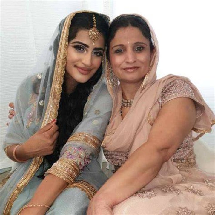 Kaur Beauty - Age, Family, Bio