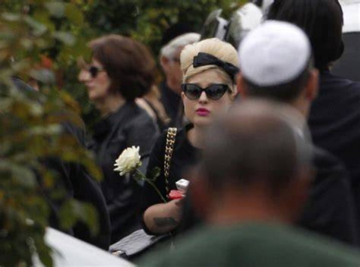 Kelly Osbourne does a tribute beehive for Amy Winehouse’s funeral