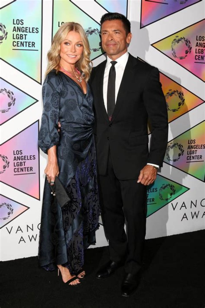 Kelly Ripa and Mark Conseulos predictably aren’t doing well hosting Live