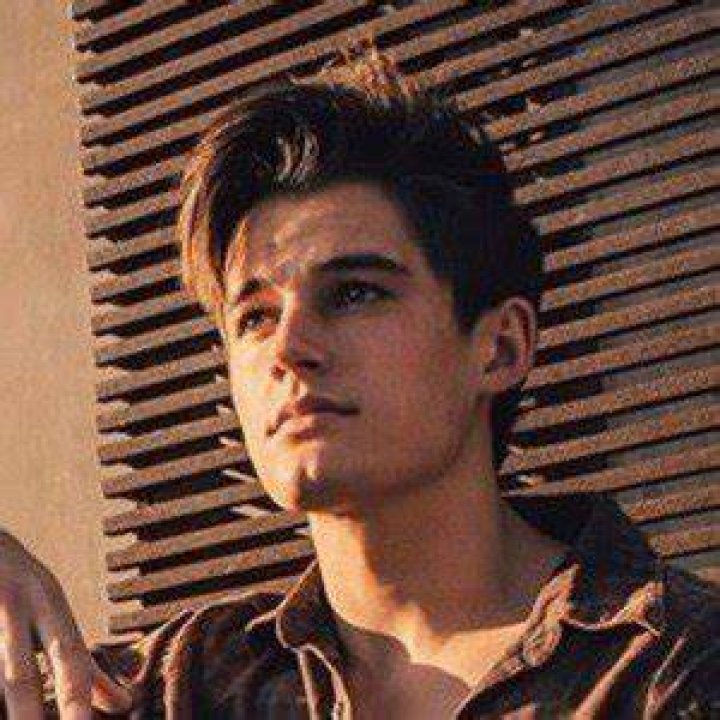 Kenny Holland - Age, Family, Bio