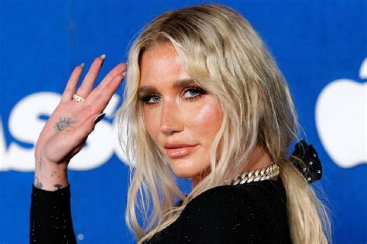Kesha “Overwhelmed to Tears” By Fan Support While Getting Treatment