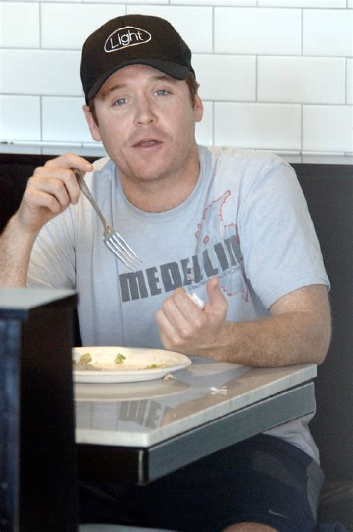 Kevin Connolly says it’s ok to break up through text message