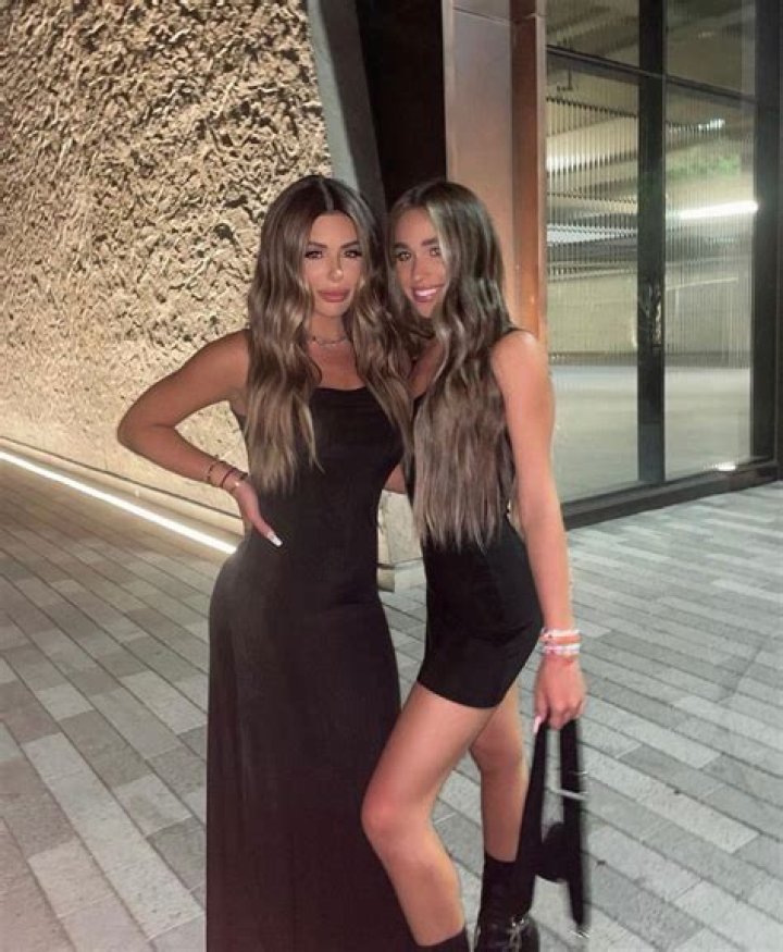 Kim Zolciak-Biermann Twins in New Photo With Daughter Ariana