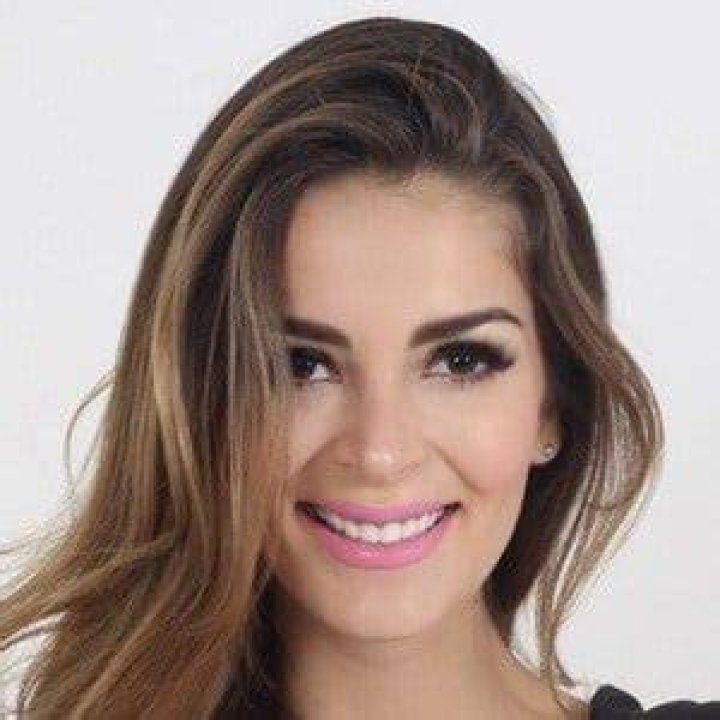 Laura Spoya - Age, Family, Bio