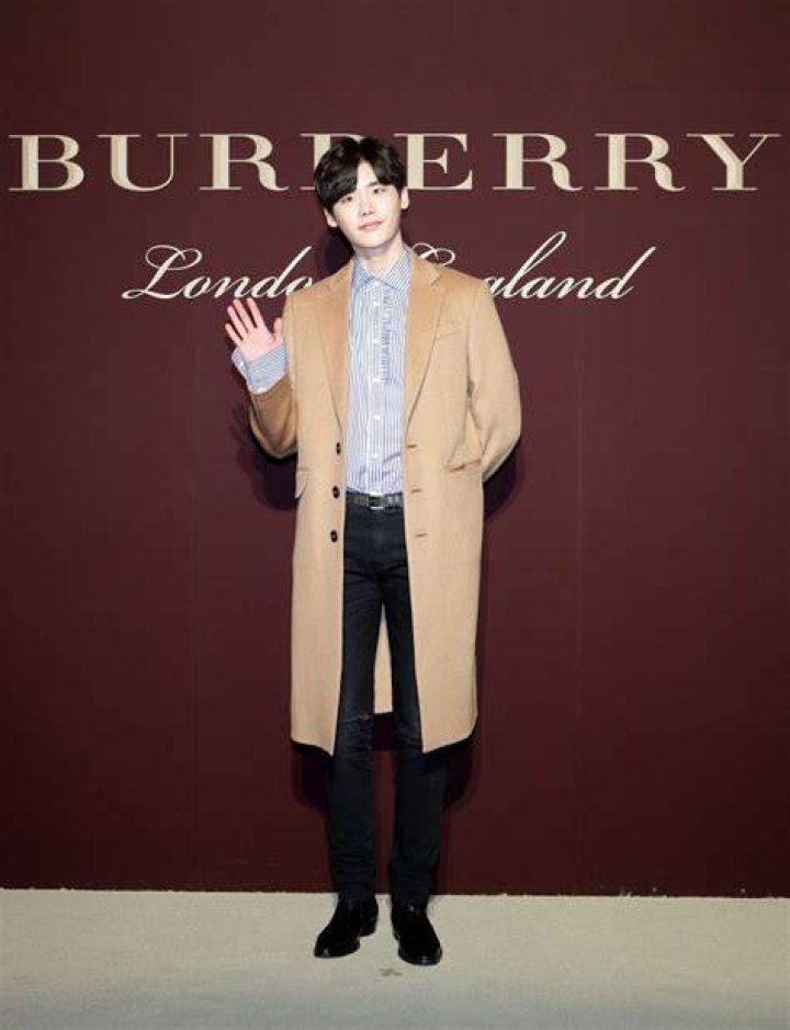 Lee Jong-Suk Net Worth - Wiki, Age, Weight and Height, Relationships, Family, and More